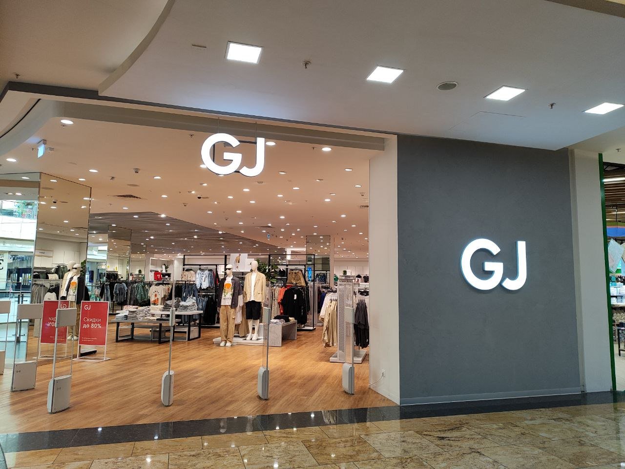 В Красноярске открылся самый большой в области магазин Gloria Jeans