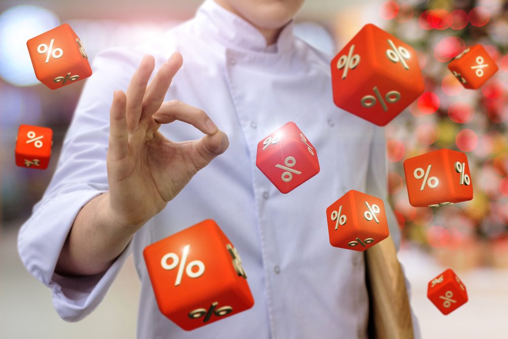 В период распродаж спрос на временных работников в ритейле вырос на треть